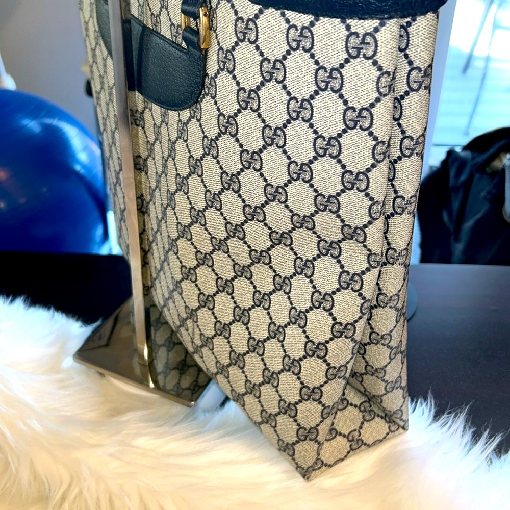 ❌SOLD❌GUCCI⚡️⚡️GG Supreme Coated Navy Tote - Picture 5 of 17